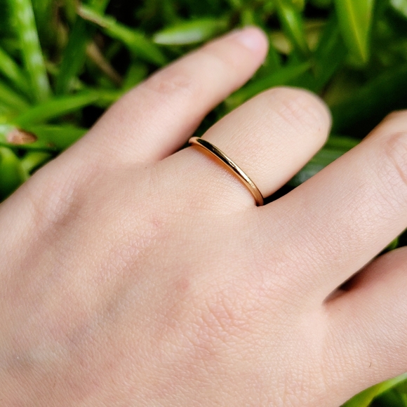 New Simple Classic Gold Ring Band - Picture 6 of 7